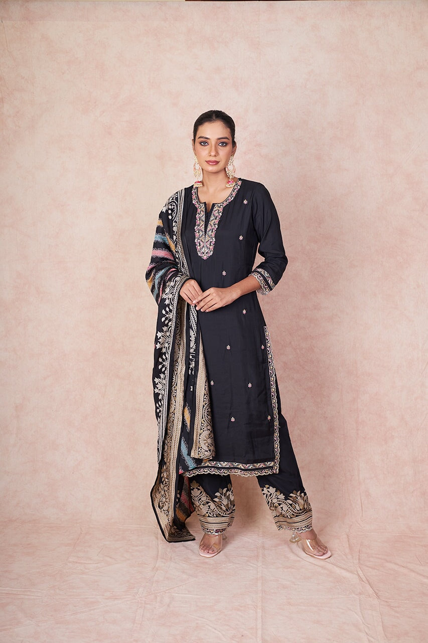 Dola silk black RangrezaEthnic 